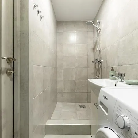 Shanghai Banzai Family Апартаменты *